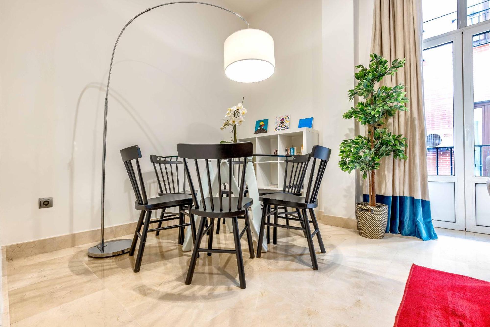 Echegaray En Apartament Madryt