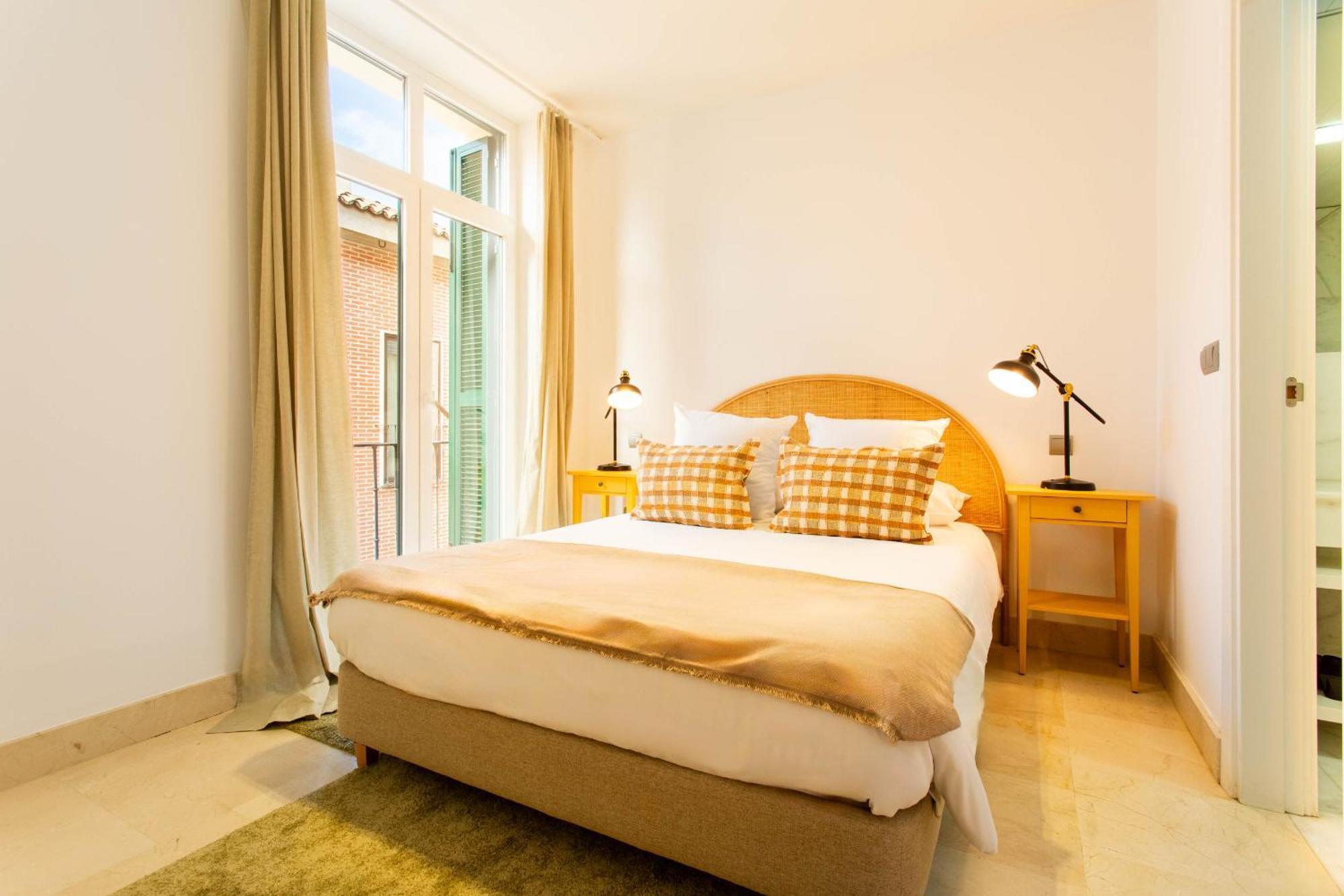 Echegaray En Apartament Madryt